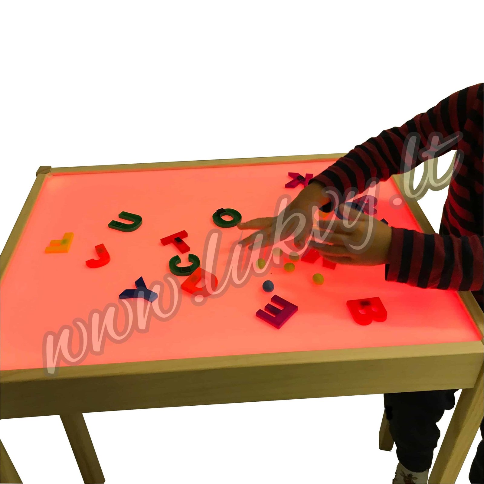 sviesos_smelio_stalas_03_ed-min Raidelės ant Šviesos stalo Žemas Medinukas